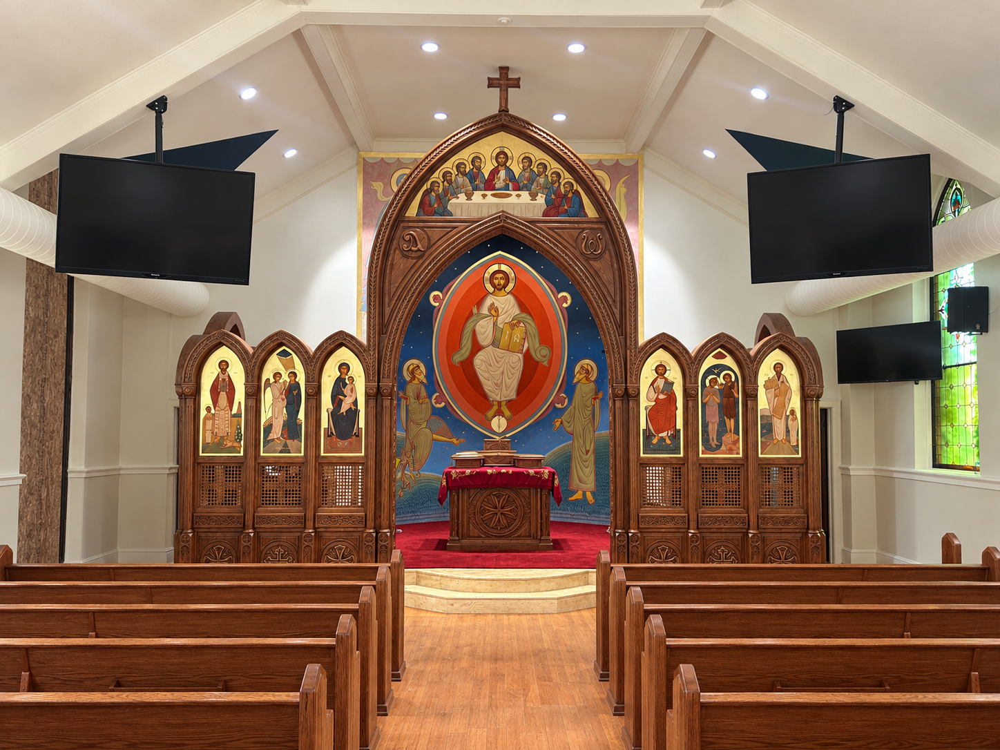 Chicago - St Paul — church woodwork — view 1