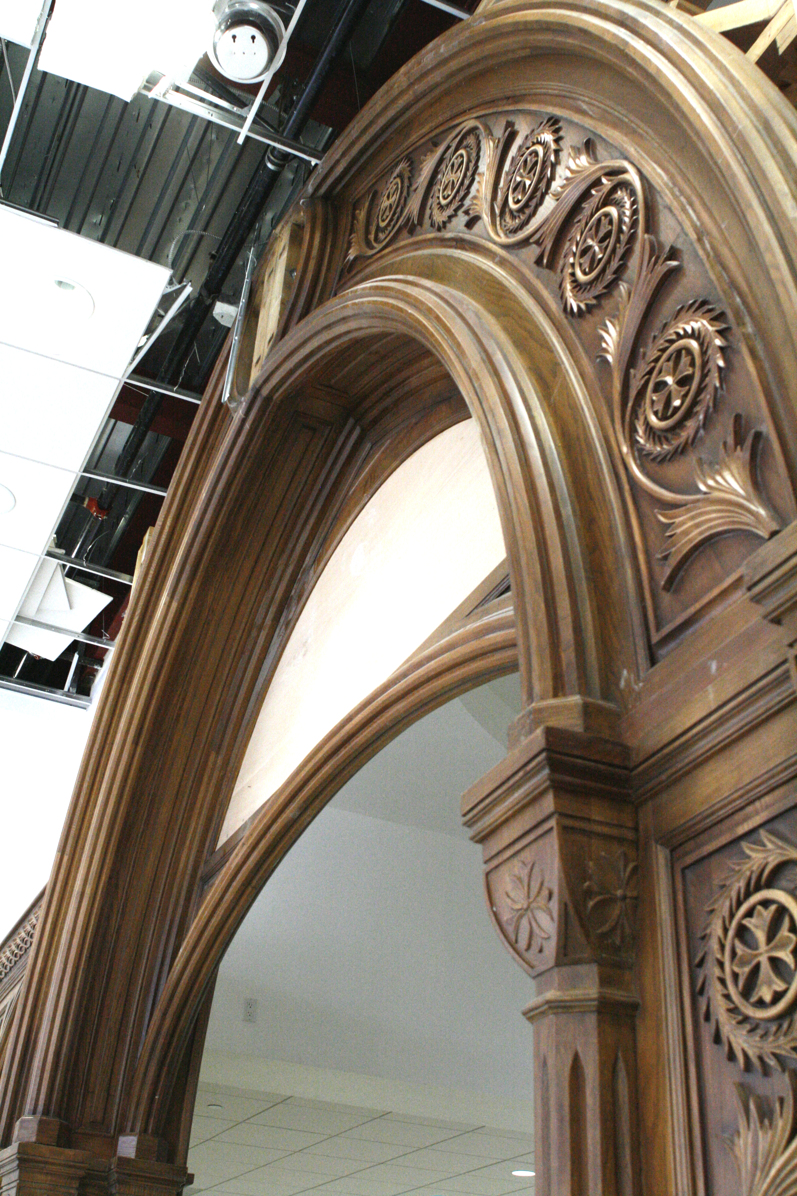 Los Angeles — church woodwork — view 9