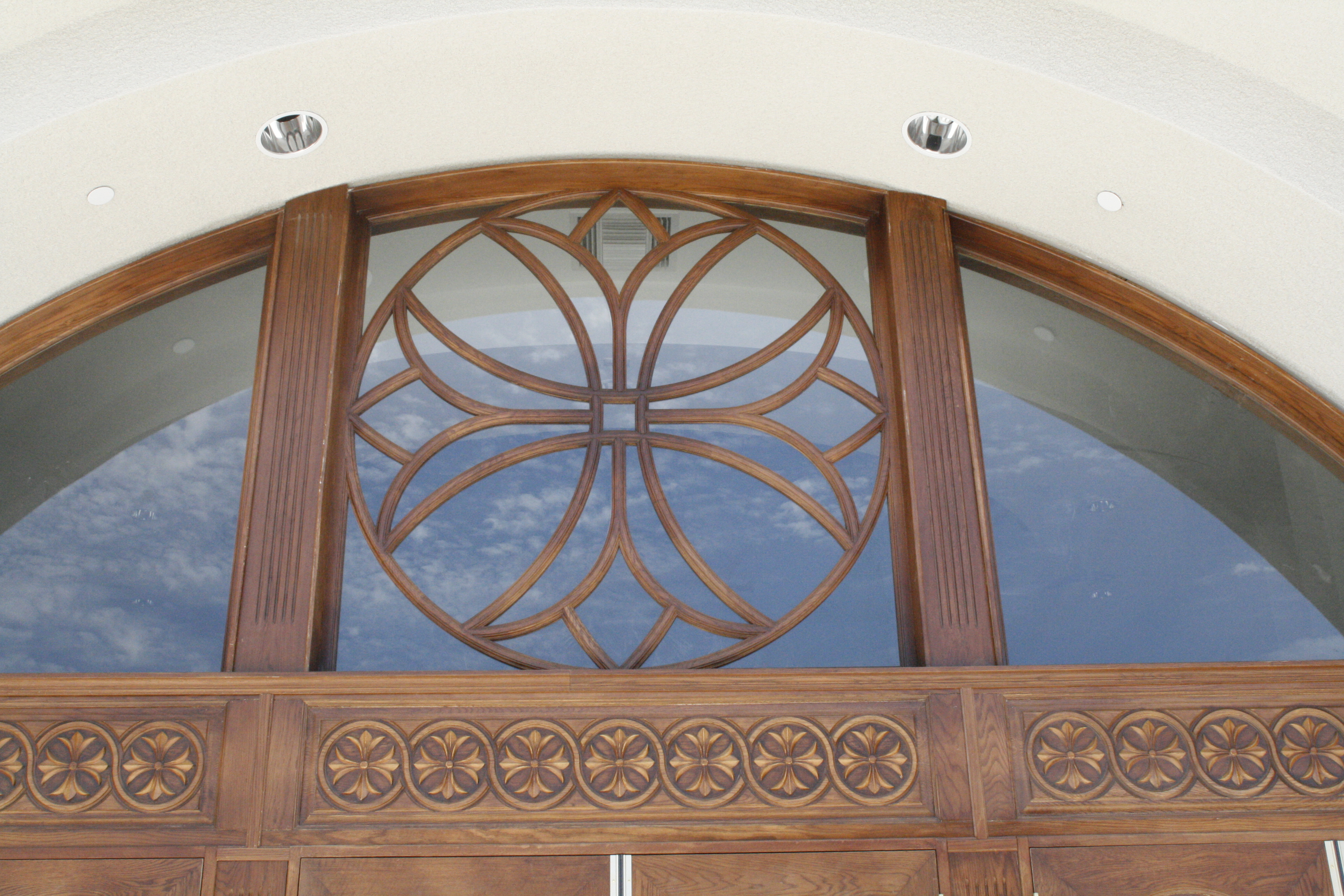 Los Angeles — church woodwork — view 17